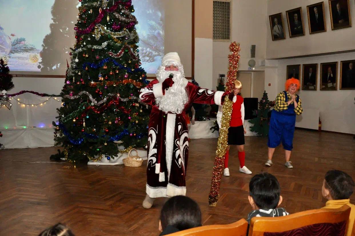 23 декабря в НИИ скорой помощи прошла новогодняя елка для детей сотрудников