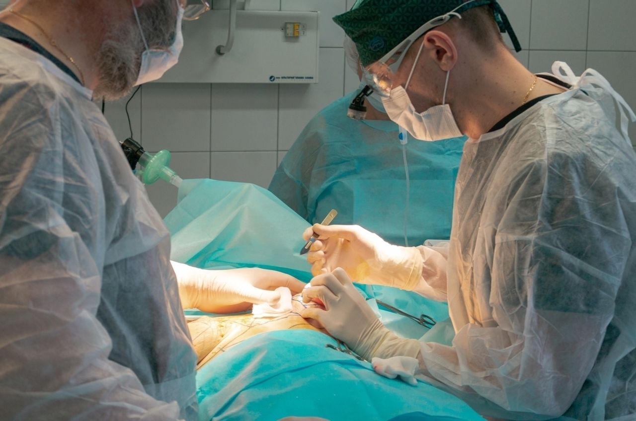 «Это был вызов»: хирурги в Петербурге несколько часов оперировали пациентку, составляя кожу, как пазл