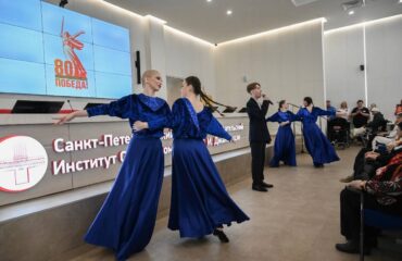 В НИИ прошел праздничный концерт для ветеранов, военнослужащих, пациентов и коллектива института