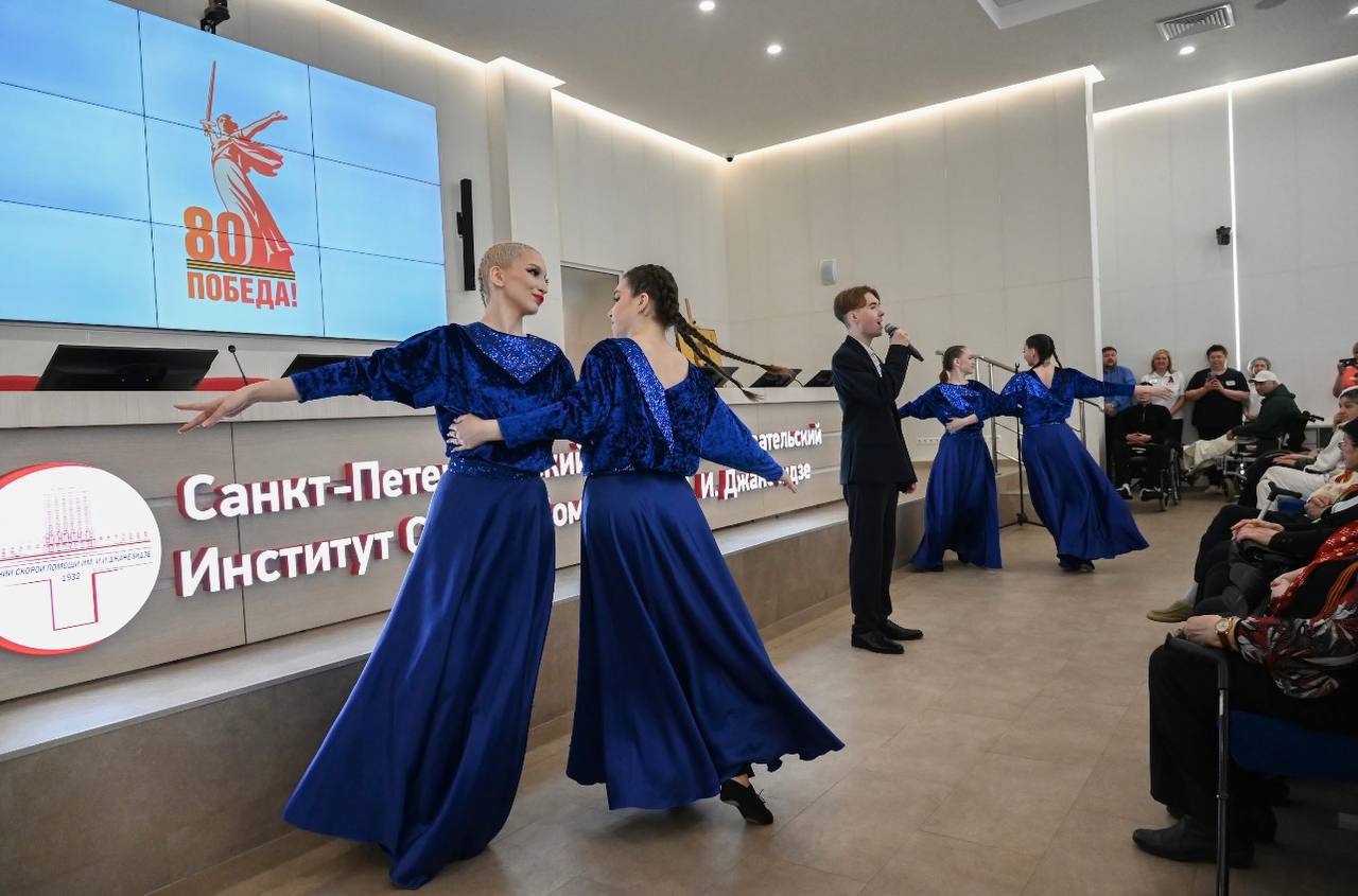 В НИИ прошел праздничный концерт для ветеранов, военнослужащих, пациентов и коллектива института