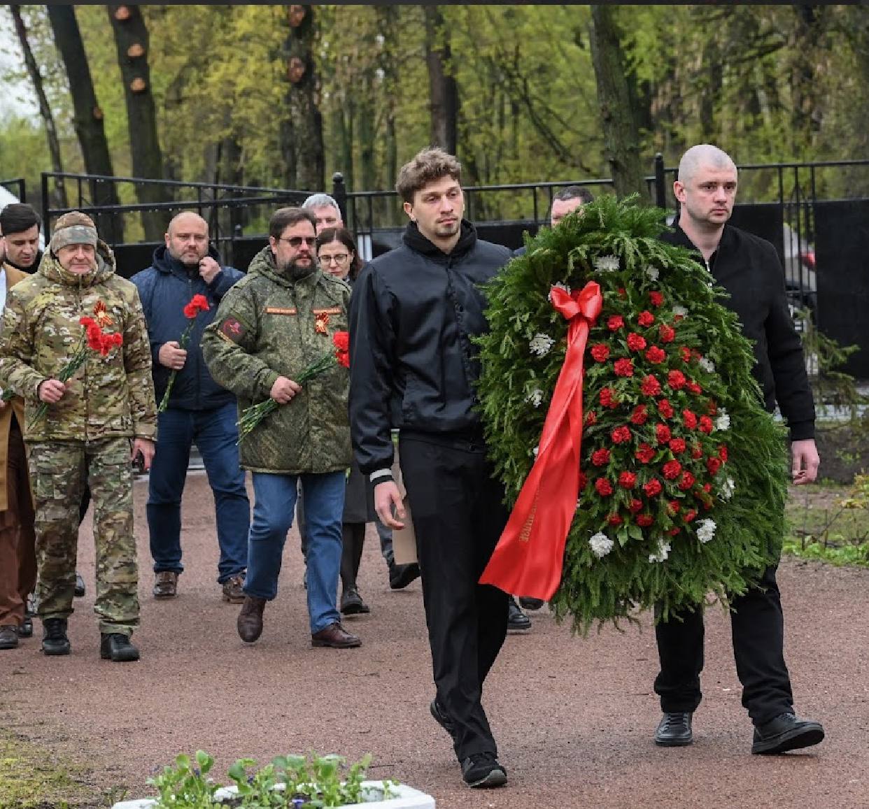 Торжественно-траурная церемония прошла на Волковском кладбище