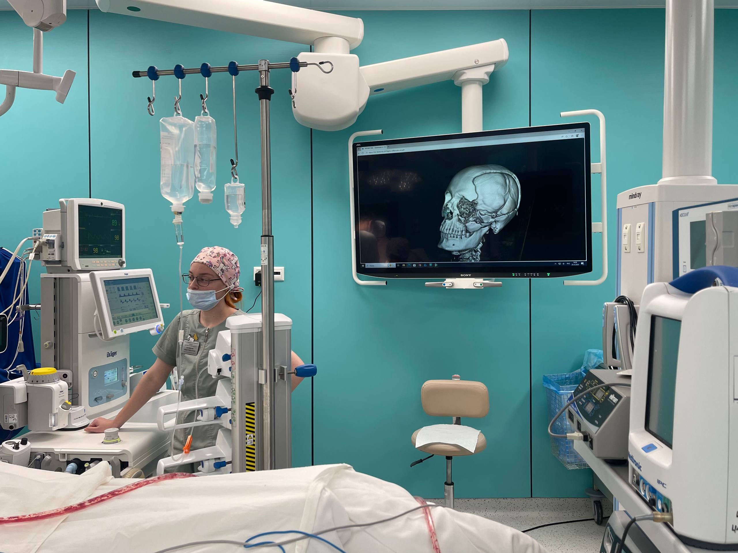 В НИИ провели операцию по реконструкции костей черепа и глазницы пациента после огнестрельного ранения