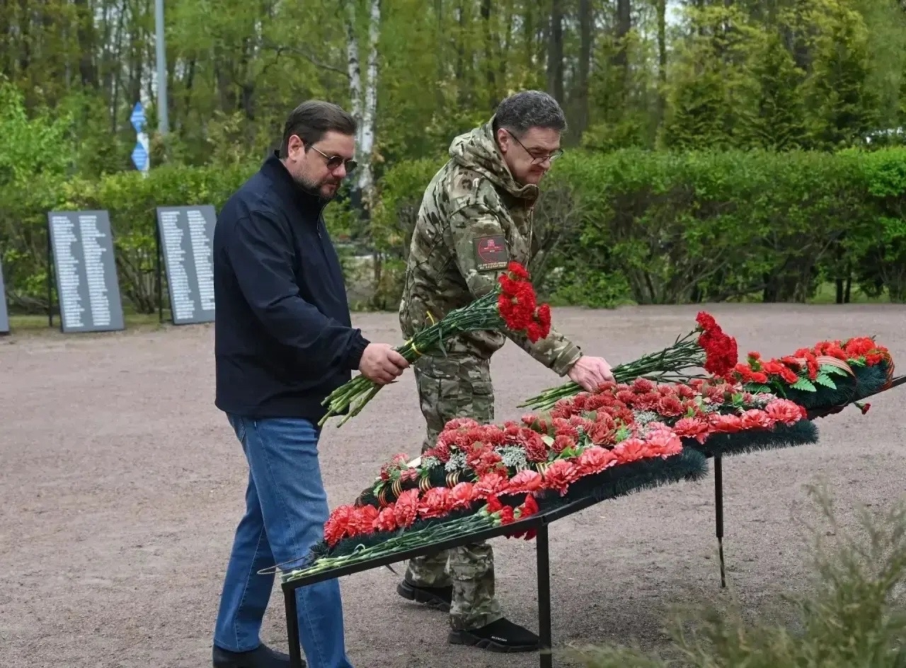 Торжественно-траурная церемония прошла на Волковском кладбище